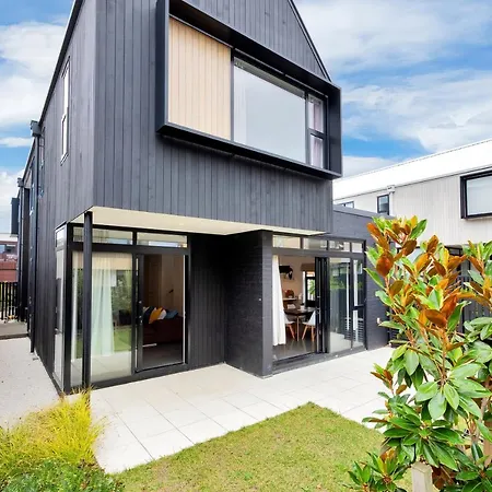 Blissful Breeze Townhouse With Parking And Patio Villa